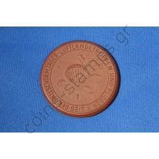 Πορσελάνινο μετάλλιο για την μάχη της Κρήτης